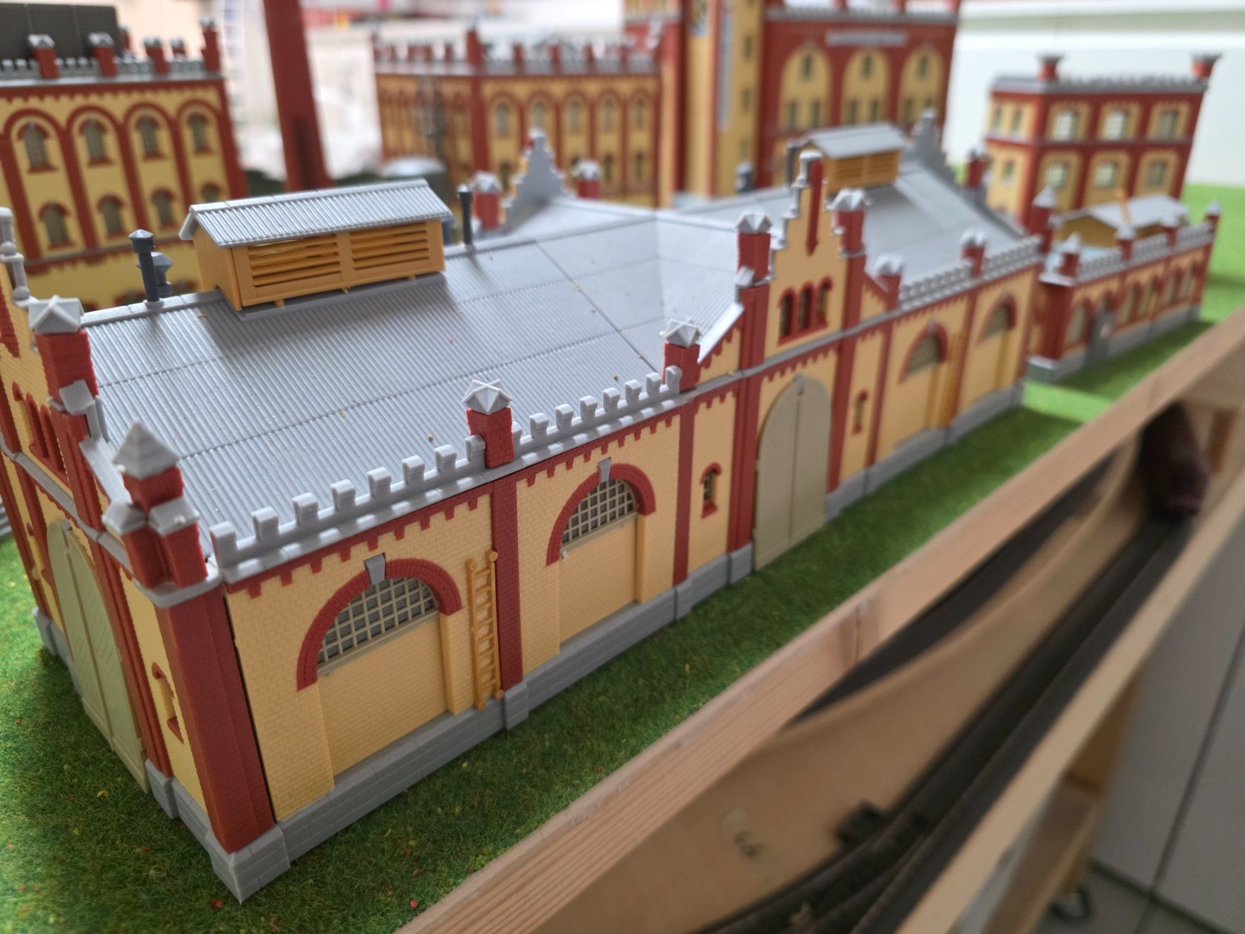 Kibri Modelleisenbahnen: Kibri Fabrique de Bières "Feldschlösschen" HO – Gebraucht aus bassecourt von Paolo101 1
