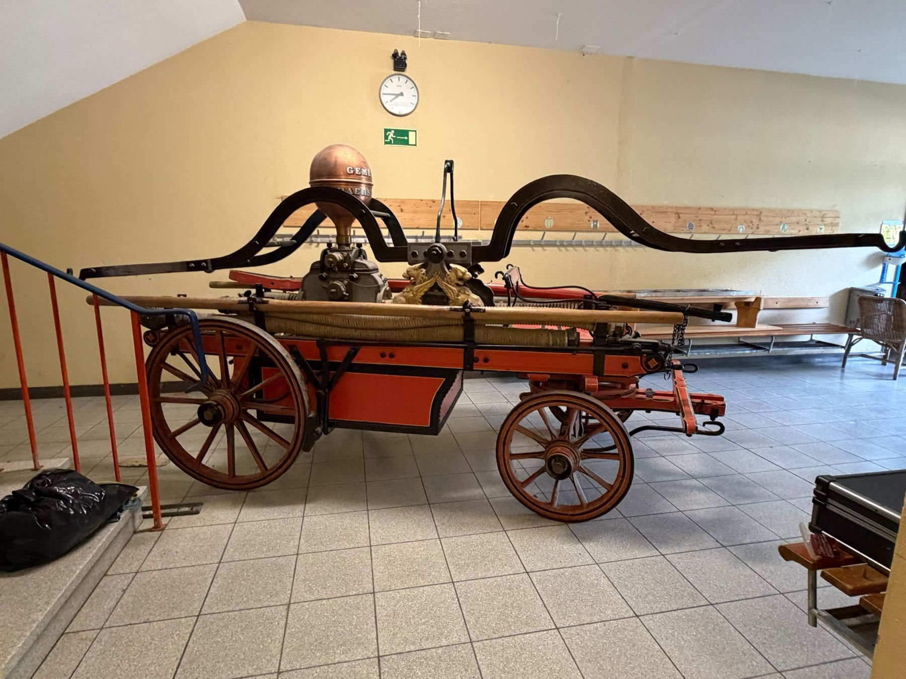 Tous les outils: Antike Feuerwehr Handdruckspritze,  – D'occasion à Zwingen par inf_2blh