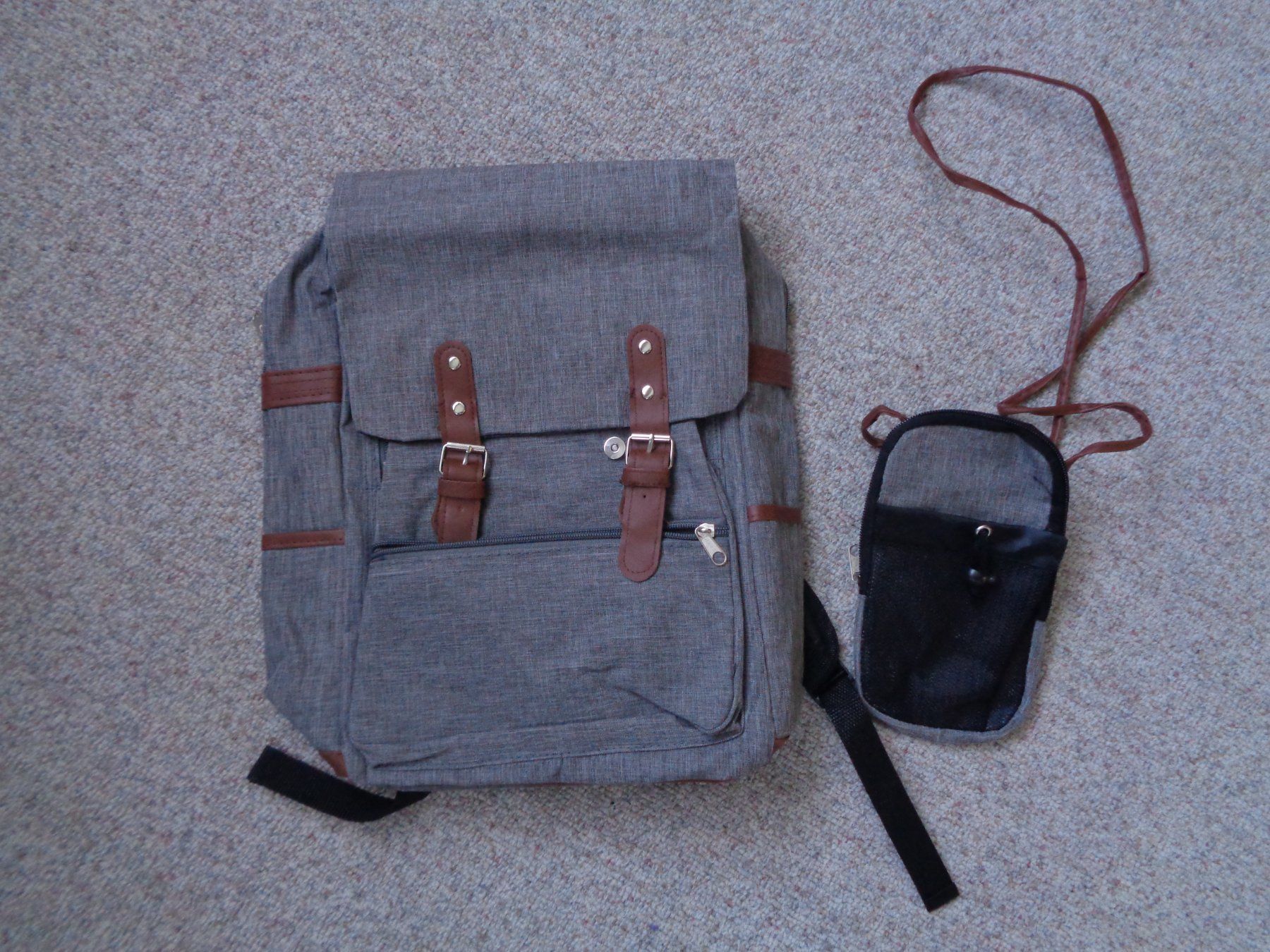 Zaini: Rucksack mit sep. Handytasche – Nuovo e nell'imballaggio originale da Langenbruck venduto da Gumsi 1