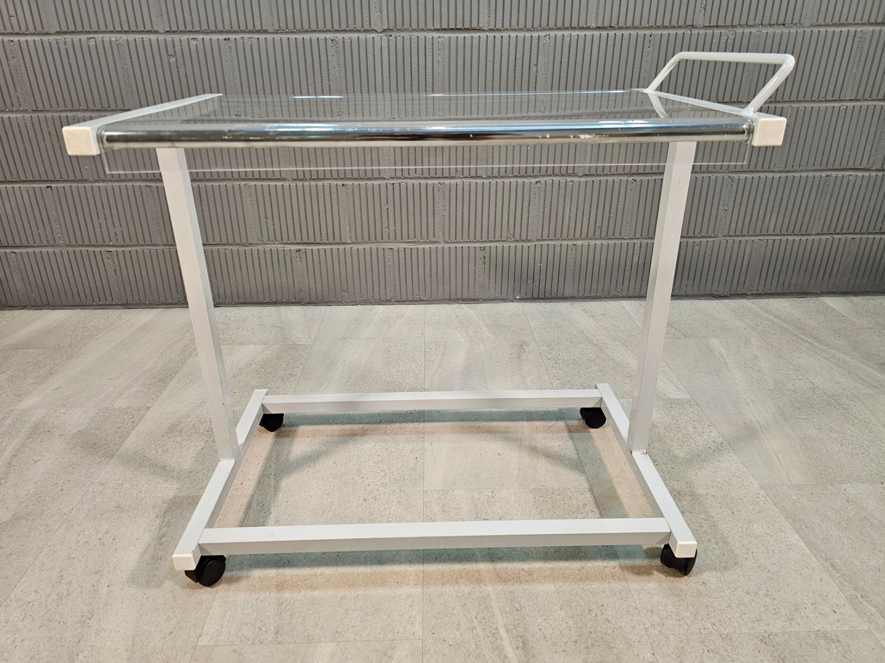 Carrelli di servizio: Service Wagen Plexiglas Industriedesign Rollwagen Trolley – Usato da Nottwil venduto da Wondewa-Shop 7