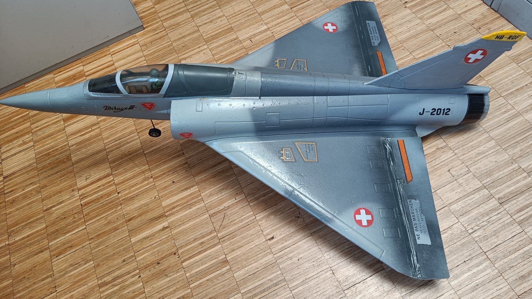 Modellismo RC: Modellflugzeug Mirage III Schweizer Luftwaffe gebraucht – Usato da Meiringen venduto da Ford1 2
