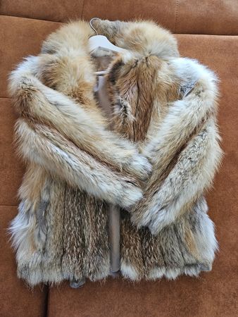 Luxurious Fox Fur Jacket - Perfect for Winter! 🔥🦊