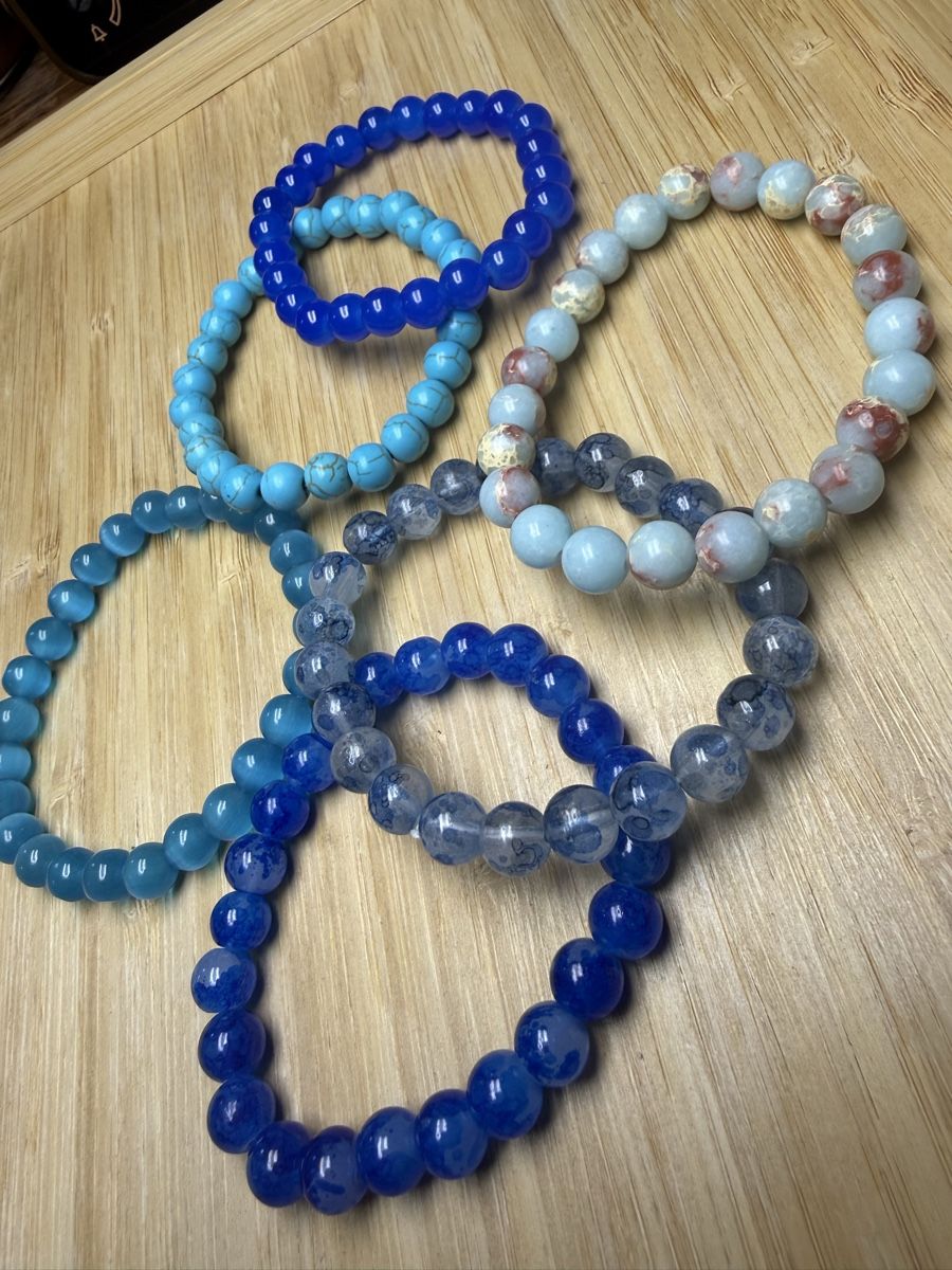 Bracciali & Braccialetti: Perlenarmbänder Set 6 Stück blau gemischt NEU – Nuovo e nell'imballaggio originale da Wald ZH venduto da Carloiten