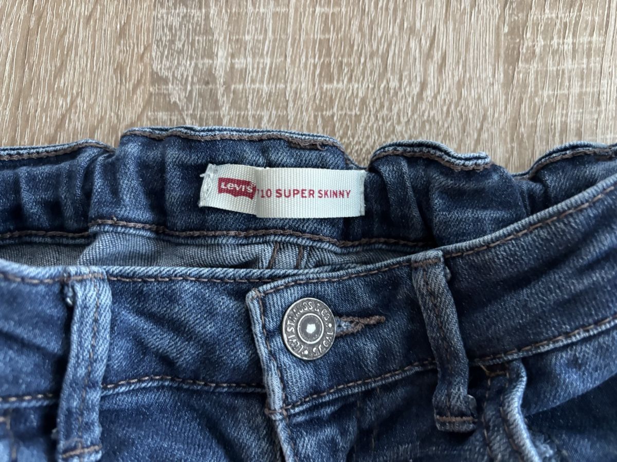 Levi's Pantaloni: Levis Jeans Gr 152 – Usato da Ebikon venduto da Regipe 1