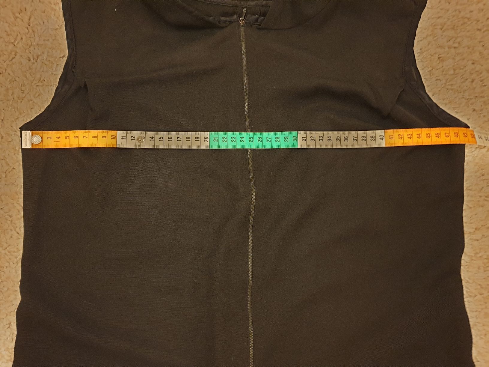 Jumpsuits: Combi-short XS, noir, avec capuche, fermeture éclair – Gebraucht aus Neuchâtel von Verenas12 3