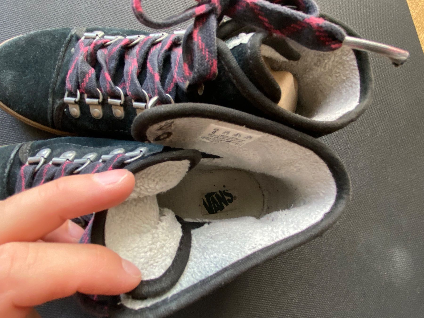 Scarpe da uomo: Vans Sneakers Schwarz 38.5 – Usato da Zürich venduto da Cilla 2