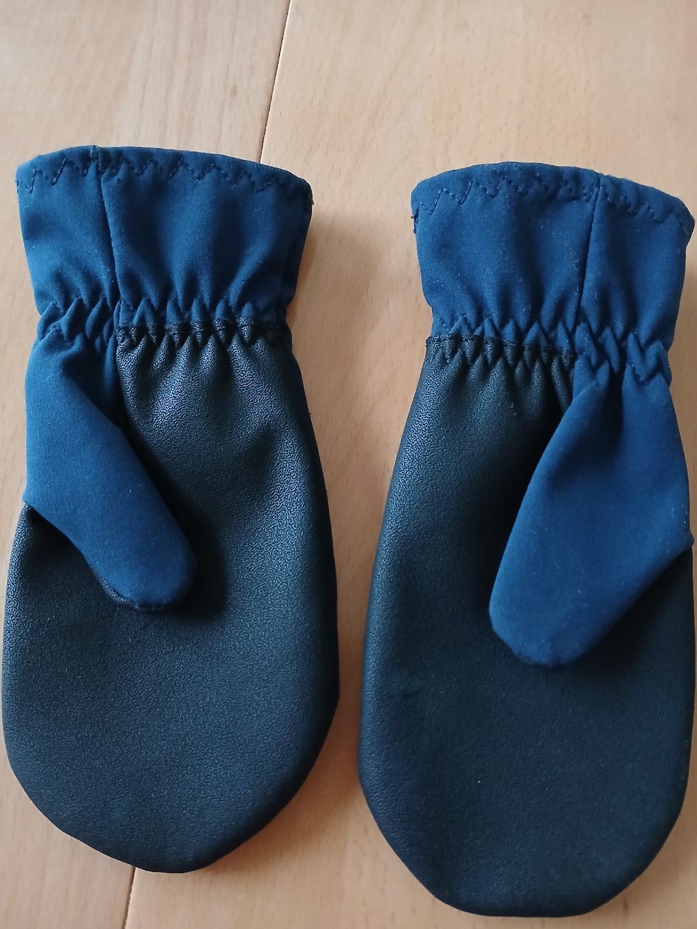 H&M Kinderhandschuhe: Softshellhandschuhe Gr 110/116 – Gebraucht aus Münchwilen TG von miwirz 1