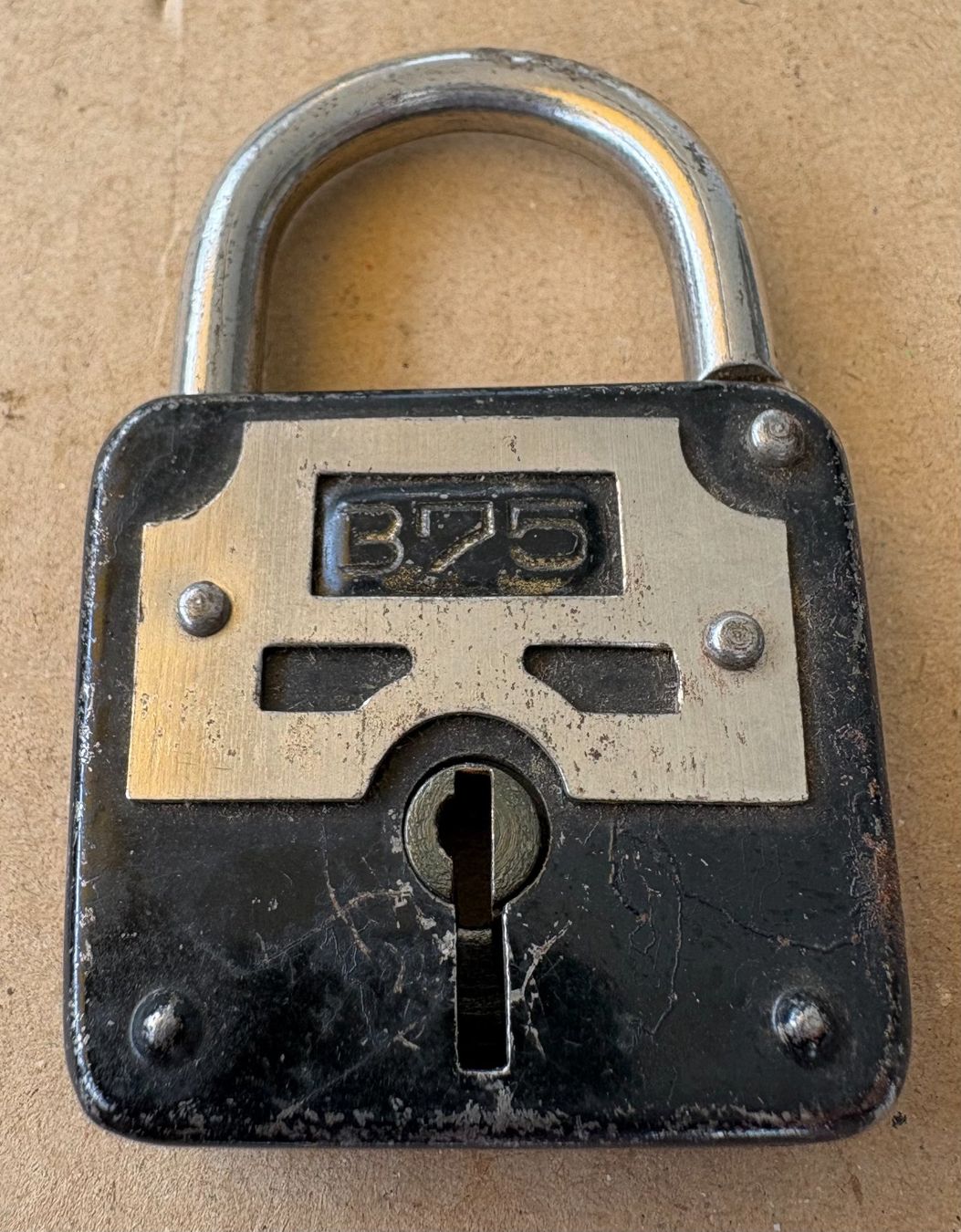 Cadenas: VINTAGE VORHÄNGESCHLOSS MIT 2 SCHLÜSSEL – D'occasion à Ostermundigen par wini63 2