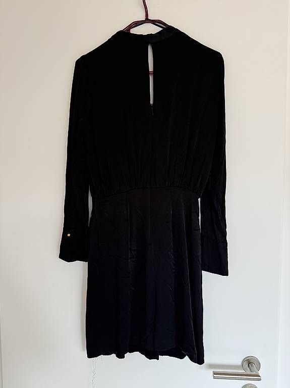 Kleider: Kleid S schwarz schimmernd gr. Ausschnitt  – Gebraucht aus Buchberg von the_w8gy 2