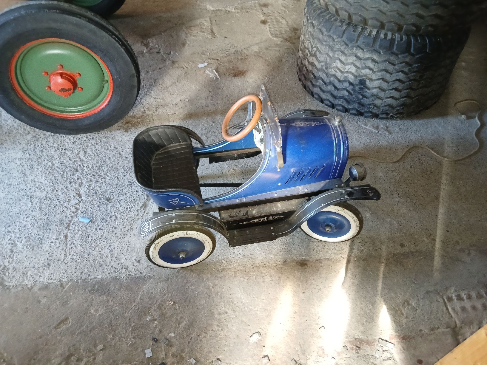 Fahrzeuge für Kinder: oldtimer trettauto – Gebraucht aus Ennetmoos von joy2009 1