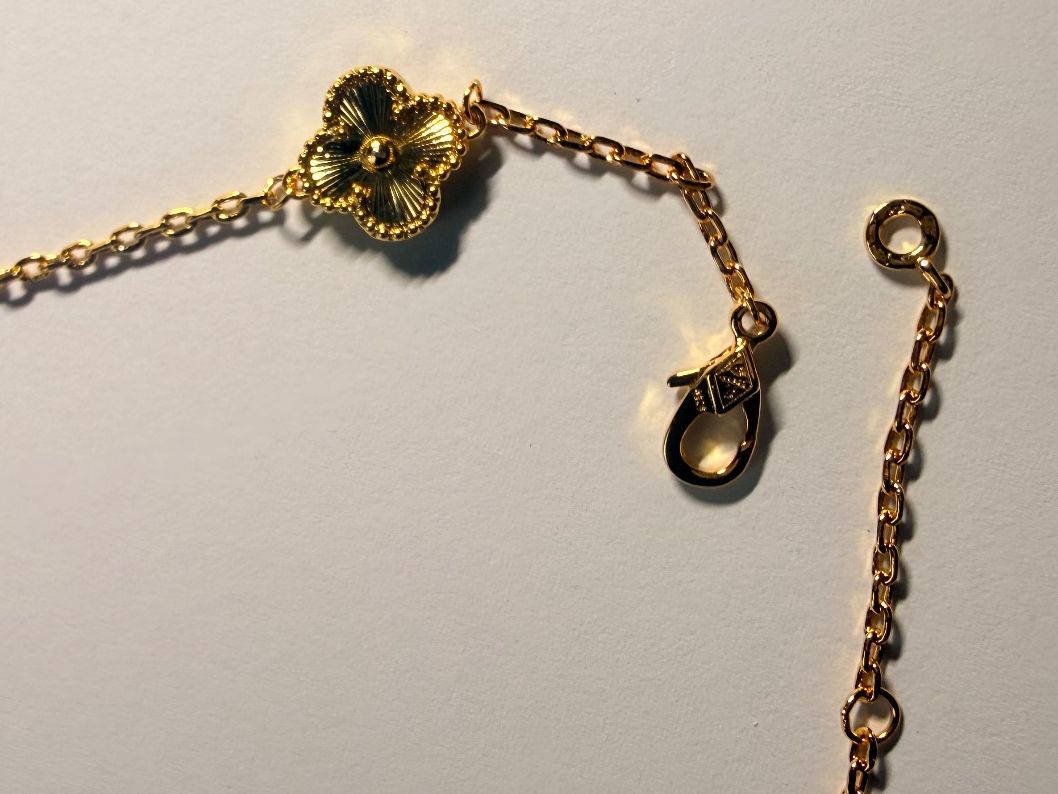 Colliers: Collier petit trèfle doré – Neuf avec emballage d'origine à St-Maurice par Sandrinette123 6