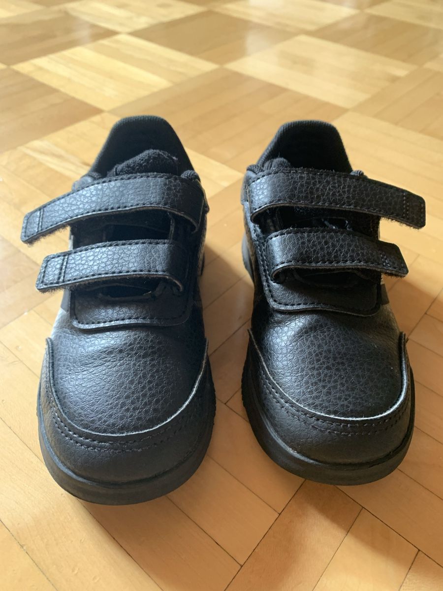 Adidas Scarpe da uomo: Black Adidas Sneakers, 26.5size, Velcro Closure. – Usato da La Croix de Rozon venduto da chr_f5wy 1