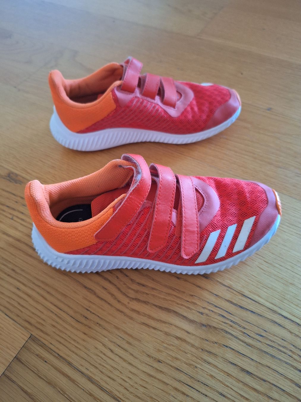 Adidas Scarpe da uomo: Adidas Kinderturnschuhe Grösse 35 – Usato da Pfäffikon ZH venduto da Shoppi5 2