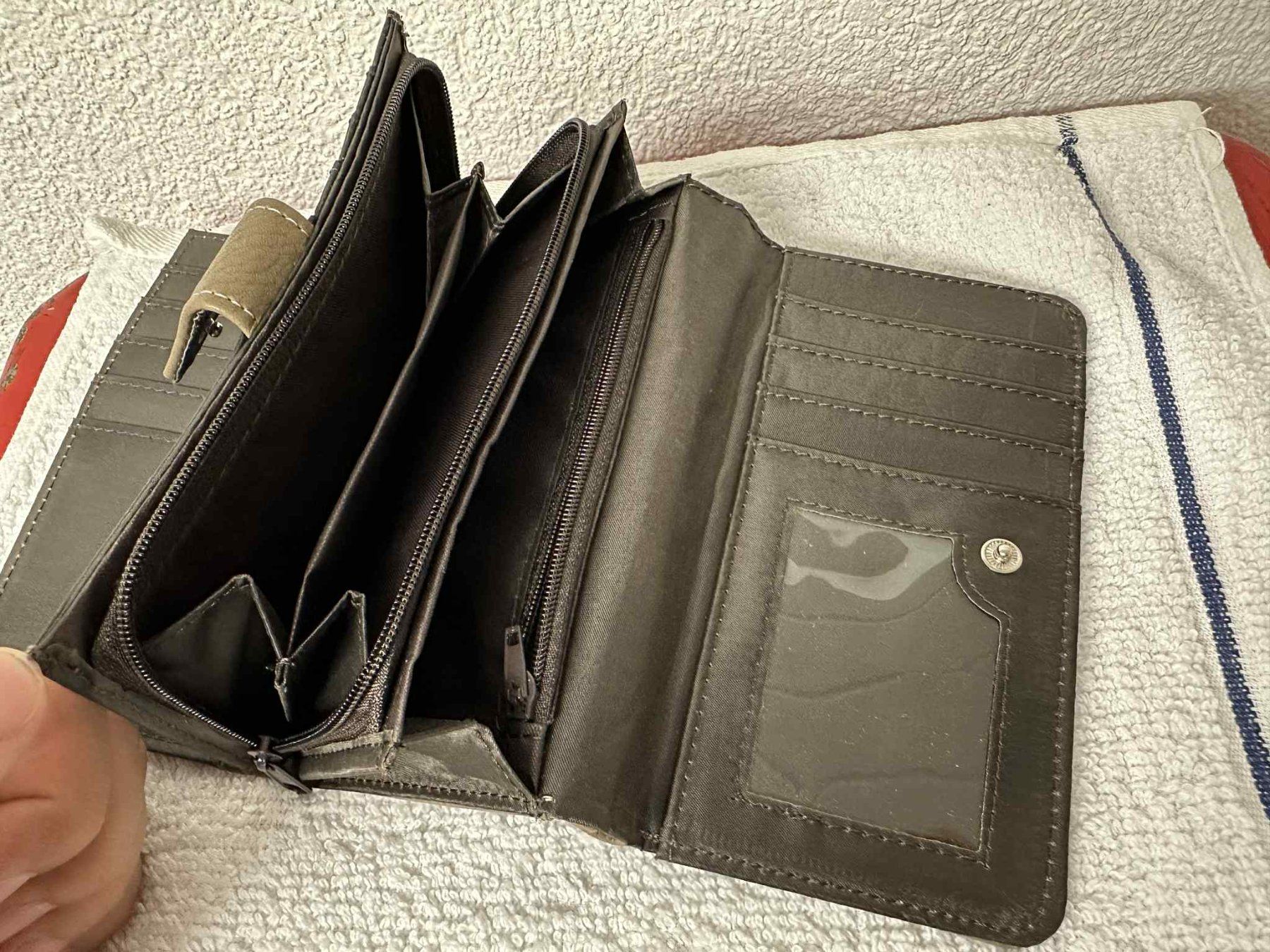 Portemonnaie: Donna Portemonnaie/Geldbörse – Neu (gemäss Beschreibung) aus Ried-Brig von V8_Andy 3