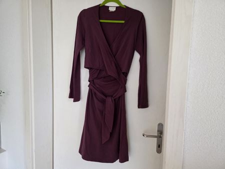 Kleid mit Wickeloptik, Gr. 40, von natwear, aubergine