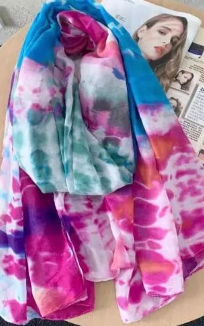 Foulard & Sciarpe: Desigual Schals – Nuovo (secondo la descrizione) da Birmenstorf AG venduto da BMW.M5 2