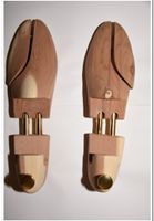 Mehrere Schuhspanner aus holz