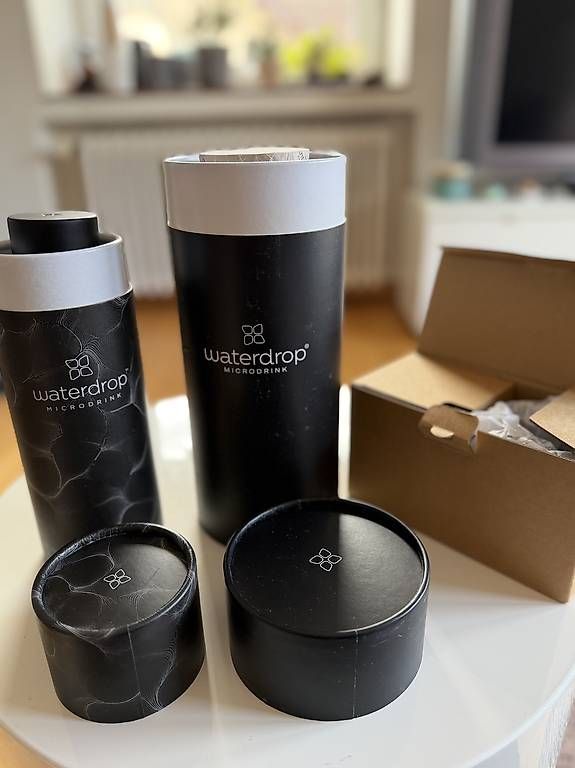 Caraffe: Waterdrop Set - Karaffe, 2 Gläser und Trinkflasche – Nuovo e nell'imballaggio originale da Winterthur venduto da corpos 2