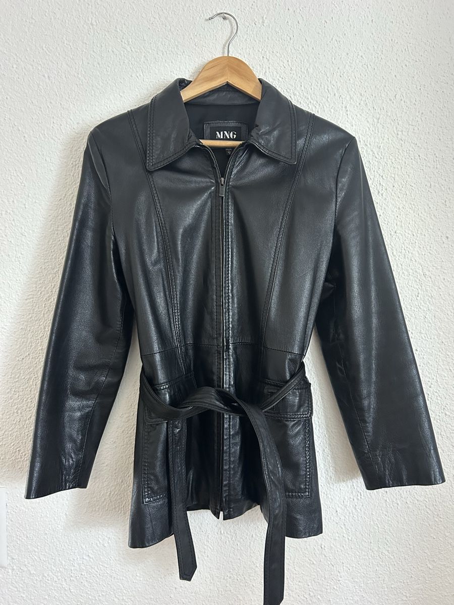 Mango Giacche: Mango MNG Echtleder Mantel schwarz mit Gürtel, Gr. L – Usato da Nebikon venduto da icon.vintage 1