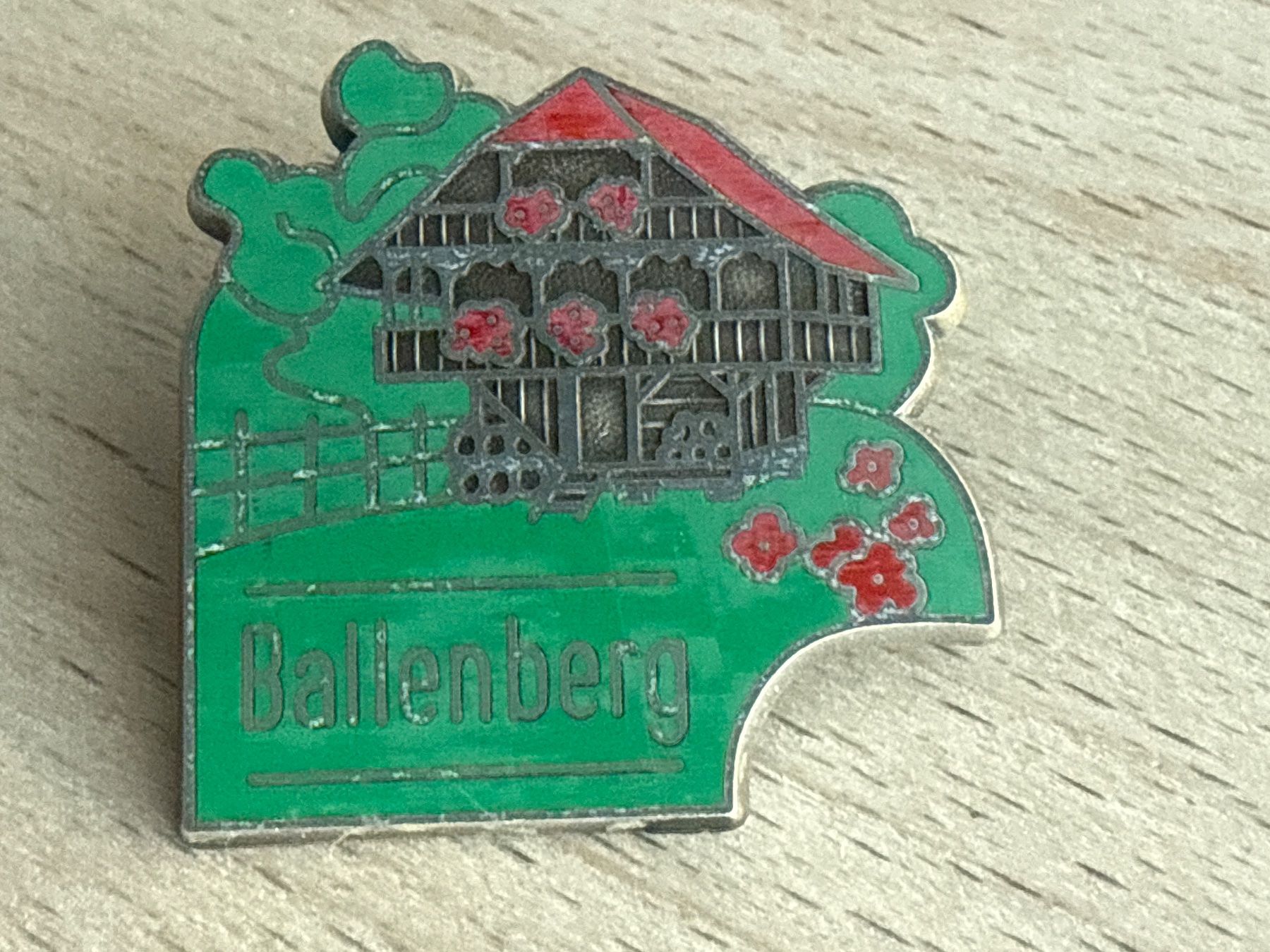 Placchette & Badge: Pin Ballenberg – Usato da Glattbrugg venduto da Schweigmatt