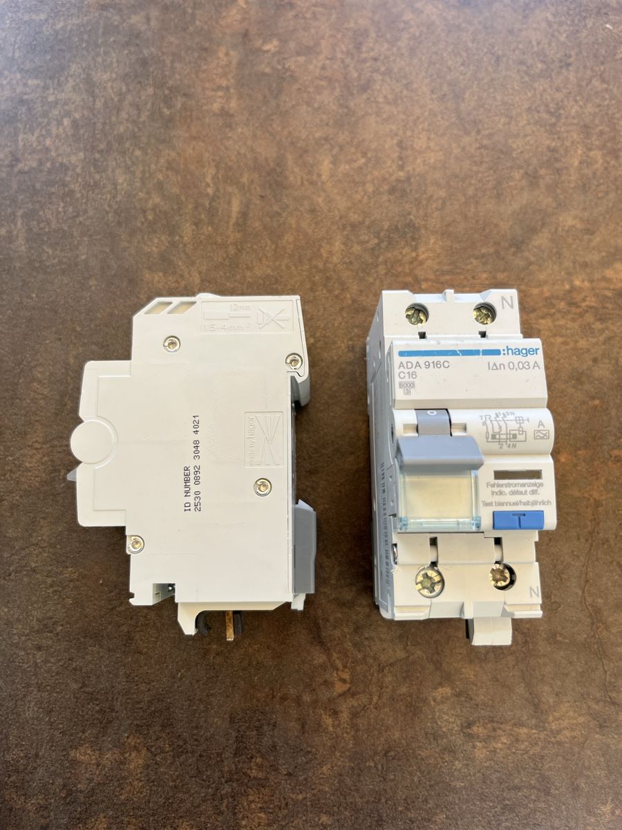 Hager Composants électroniques: Fils C16 Hager 2 Polig – D'occasion à Würenlos par KLG_3TBs 3