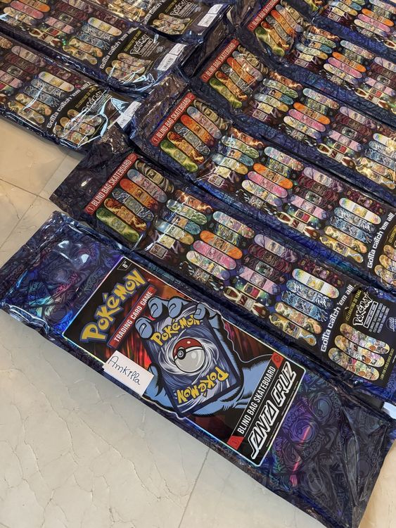 Pokemon 30th Celebrations x Santa Cruz Blind Box Deck (Neuf avec ...