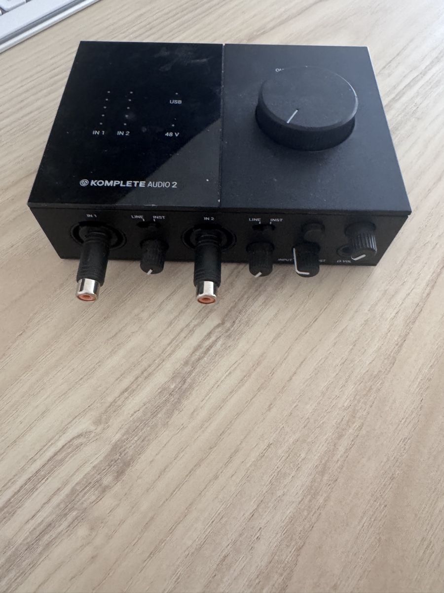 Studioequipment: Native Instruments Komplete Audio 2 audio interface  – Gebraucht aus Basel von Jessve8