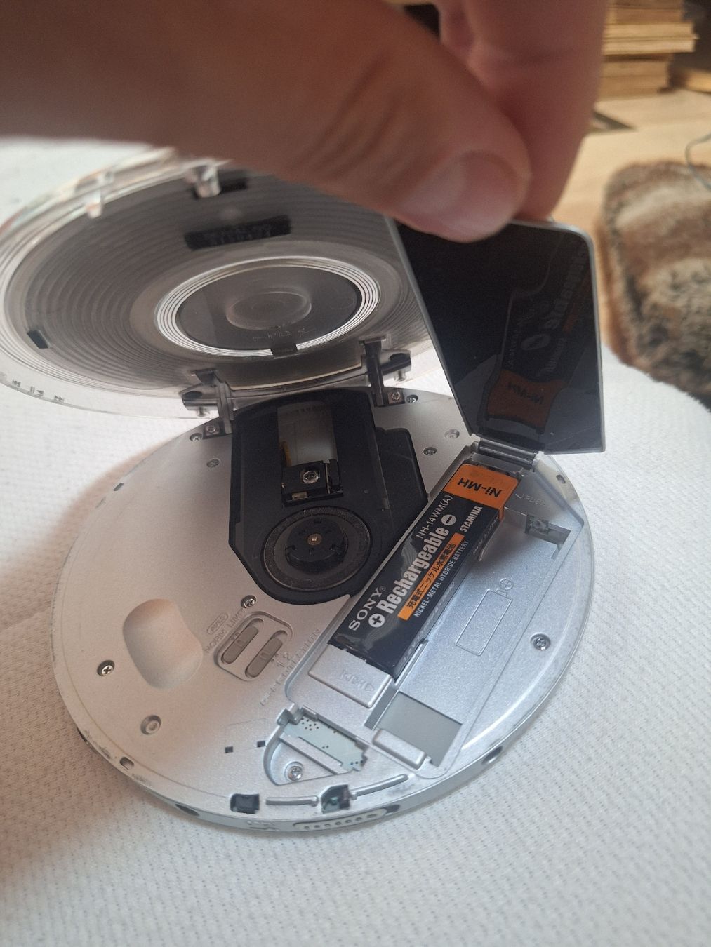 Sony Multimediaplayer & Streamer: Lecteur CD portable SONY Discman bon état – Defekt aus Tannay von v1n1p00h 3