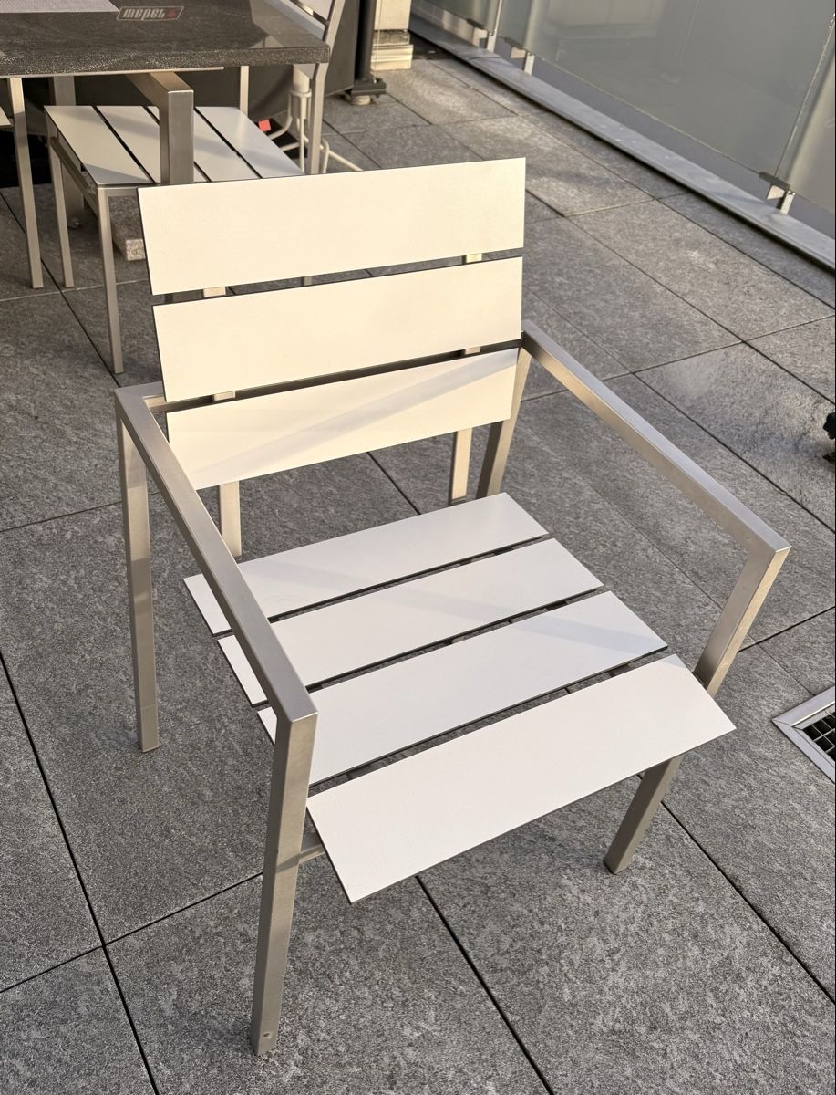 Stühle: 4 Gartenstühle, robust und wetterfest – Gebraucht aus Worb von Soben 7