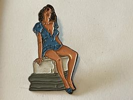 1 Pin Pinup Girl