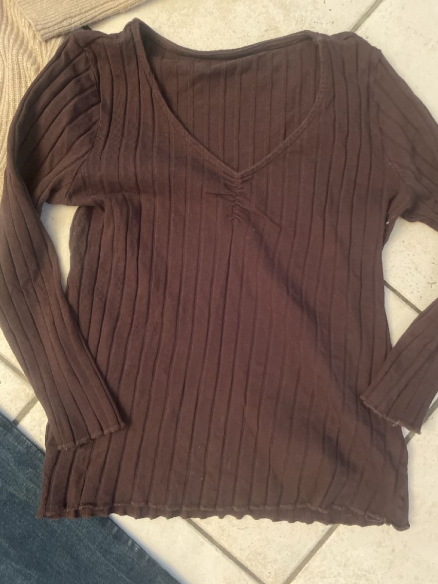 Lotti di vestiti: Jeans mit 3 Oberteile, Damen Gr.40, Chicorée – Usato da Obergerlafingen venduto da cabo4 2