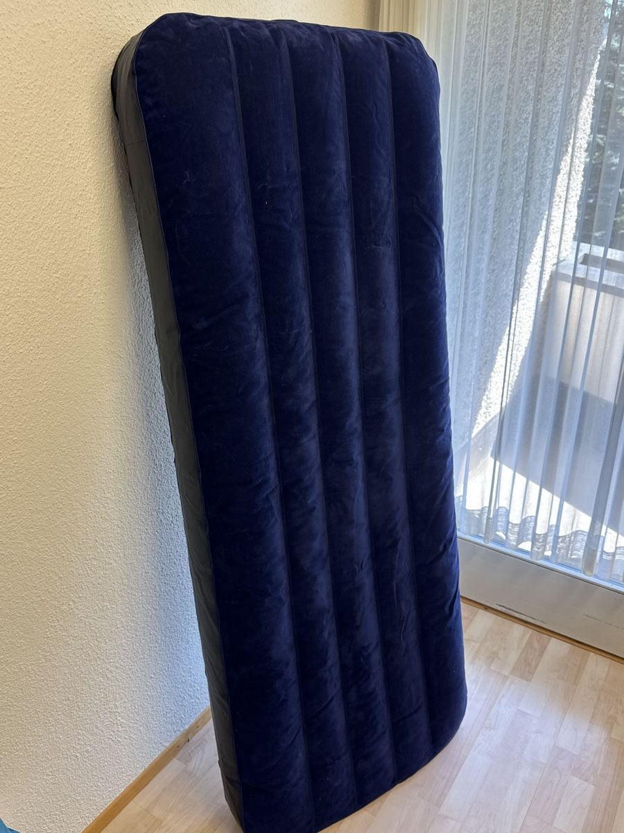 Matratzen: Aufblasbare Luftmatratze 185 × 75 cm – Gebraucht aus Zollikon von als_r6ll