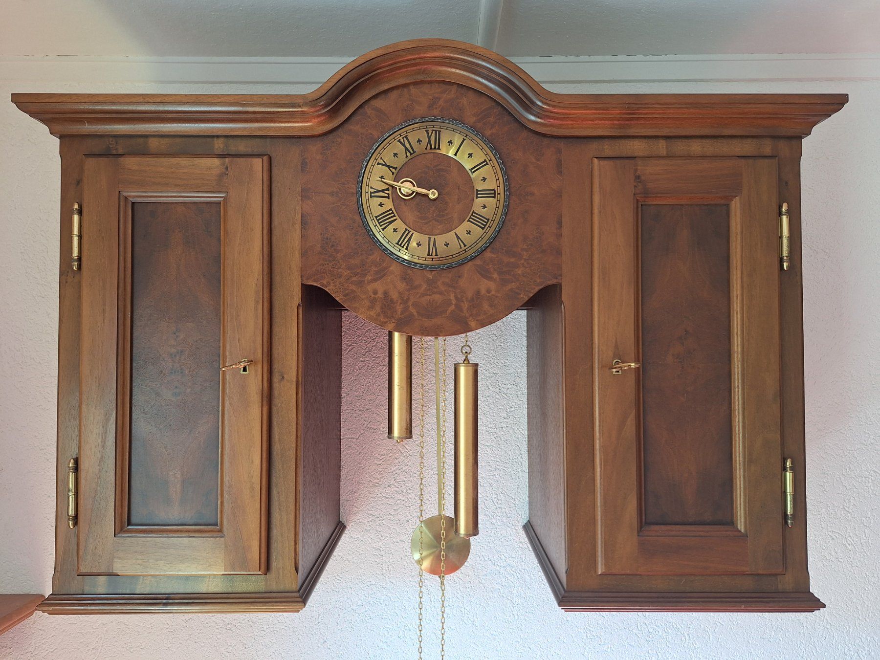 Armadi: Hängemöbel mit Uhr – Usato da Altstätten SG venduto da man_m9rv