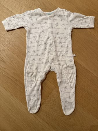 Süsser Baby Schlafanzug Grösse 68 mit Schaf Motiv!