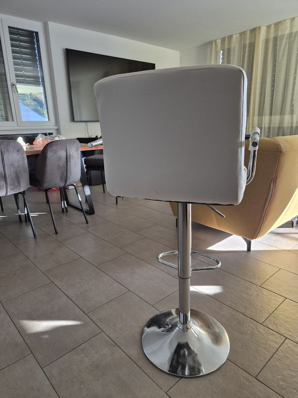 Sedie: Barhocker mit Armlehnen weiss – Usato da Neuhausen venduto da sou_t9p8 1