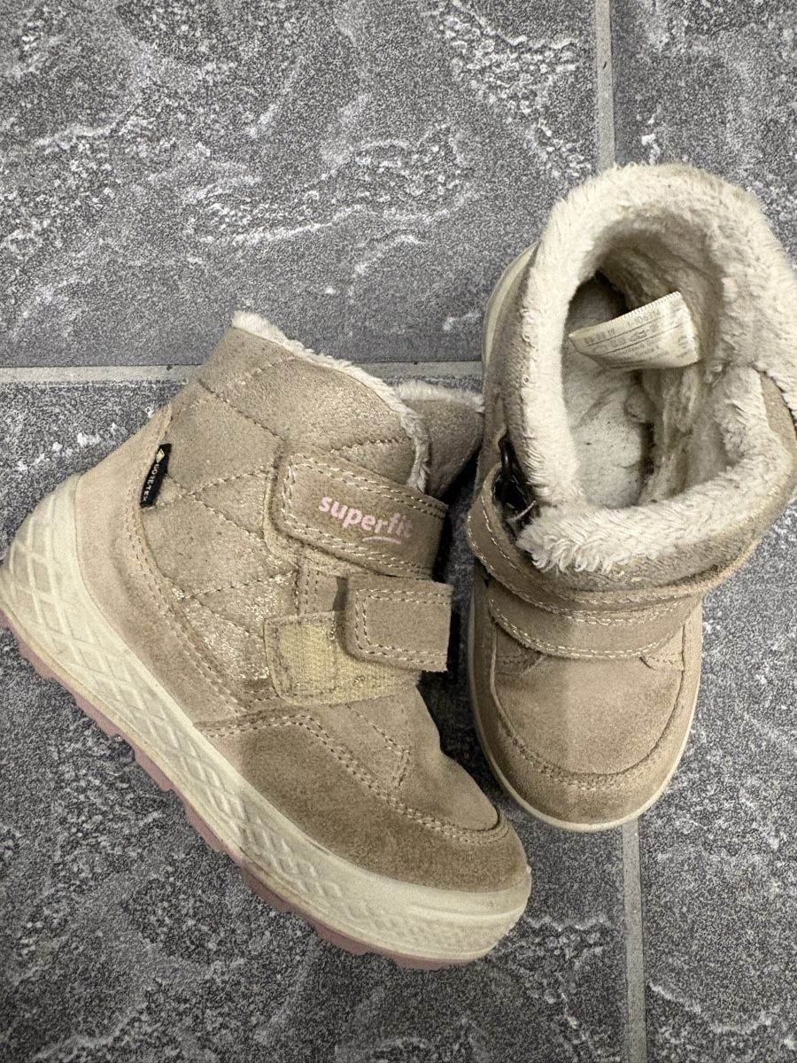 Superfit Schuhe für Mädchen: Superfit Gr.26 beige/glitzer  – Gebraucht aus Wohlen AG von Tschiggi06 1