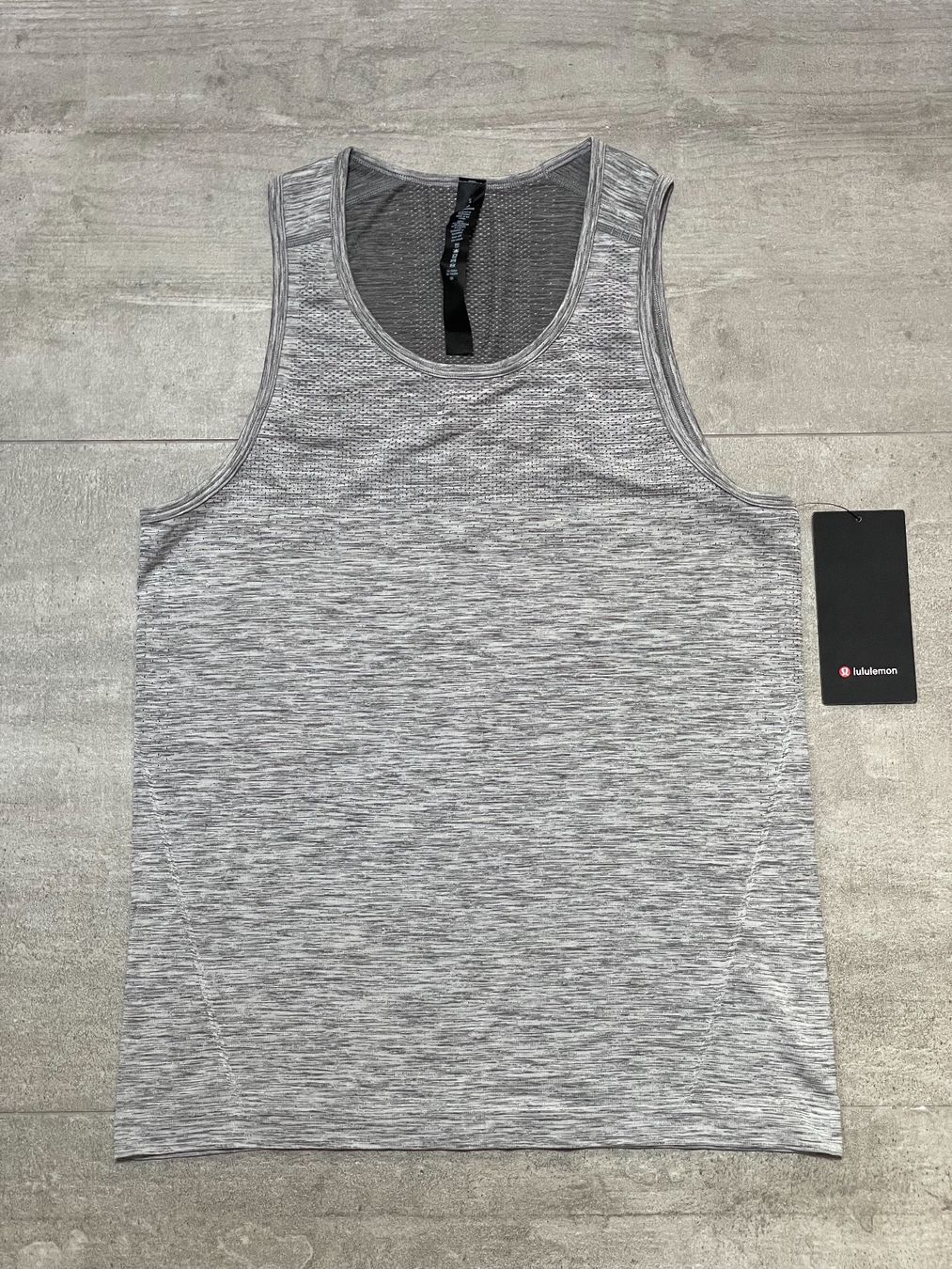 Lululemon T-Shirts: Lululemon Top NEU - Metal Vent Tech Tank – Neu und originalverpackt aus Bern von lolapennt
