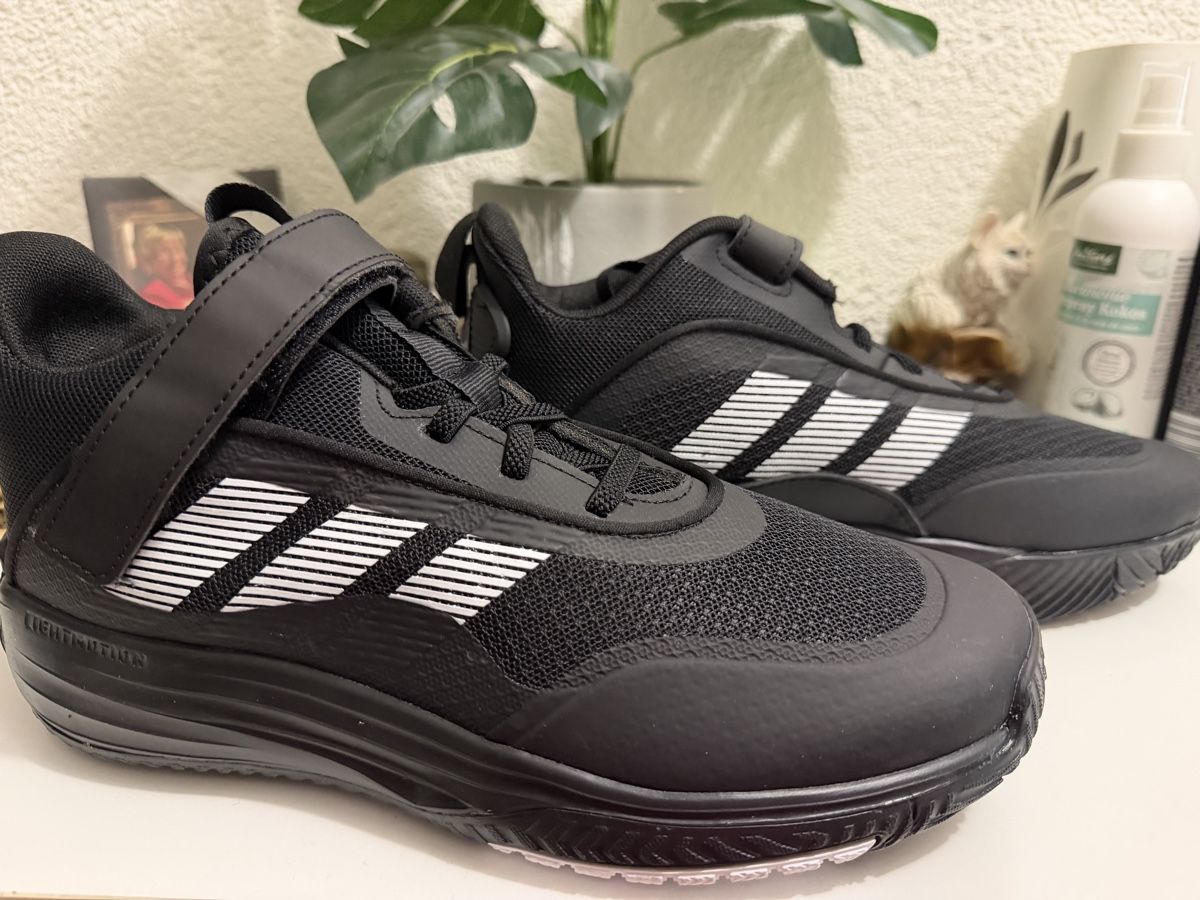 Adidas Schuhe für Jungen: Kinderschuhe Grösse 38 Adidas – Neu (gemäss Beschreibung) aus Bütschwil von des_wjj2 2