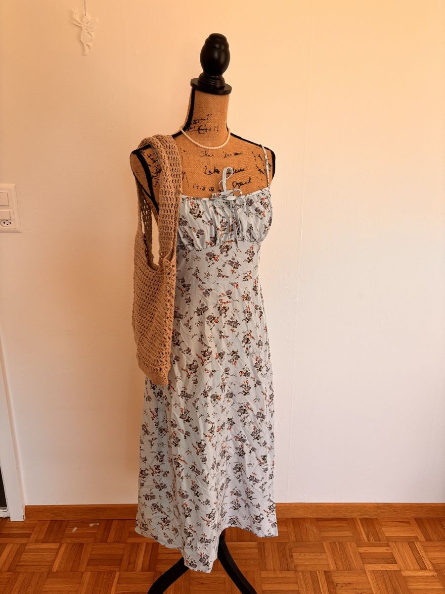 Vestiti: Sommerliches Midikleid mit Blumenmuster, Grösse 38/M – Usato da Fraubrunnen venduto da Sxhiina01
