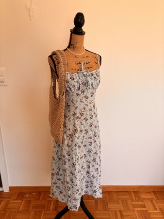 Sommerliches Midikleid mit Blumenmuster, Grösse 38/M