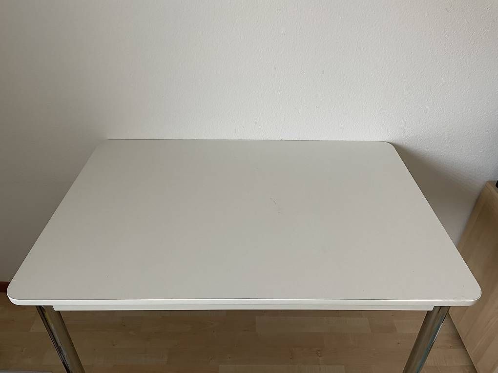 Bureaux: Weisses Pult mit Holzplatte – D'occasion à Lyss par mal_t2fr 1