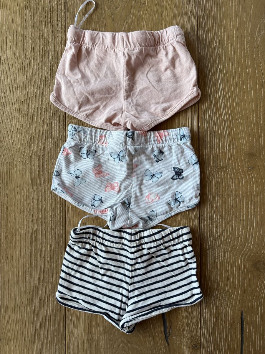 H&M Pantaloni: 3er Set Kurze Hosen Grösse 68 – Usato da Pragg-Jenaz venduto da gobrist 1