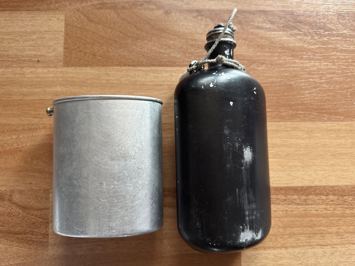 Schweizer Armee Attrezzatura & Pezzi di ricambio: Feldflasche alt mit Becher MZ1941 – Usato da Grub AR venduto da sam_rq67 3