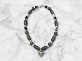 Unikat 💎 Halskette Lava und schwarze Harzperlen mit Herz