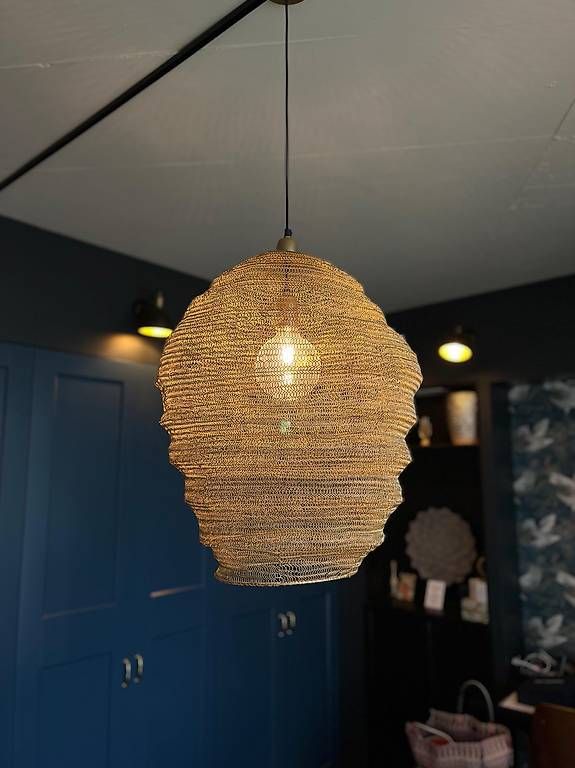 Kronleuchter & Deckenlampen: Design-Hängelampe in Gold  elegante Statement-Leuchte – Gebraucht aus Sempach von sarahlovesummer