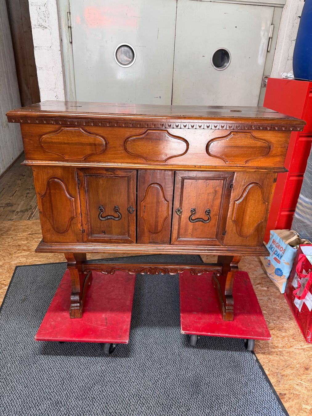 Commodes: Kurioses Antikes Möbelstück – D'occasion à Ebikon par Berku