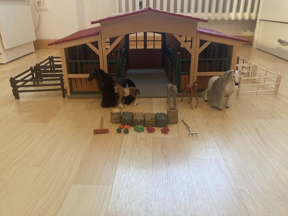 Schleich Pferdestall mit Schleich Pferden | Kaufen auf Ricardo
