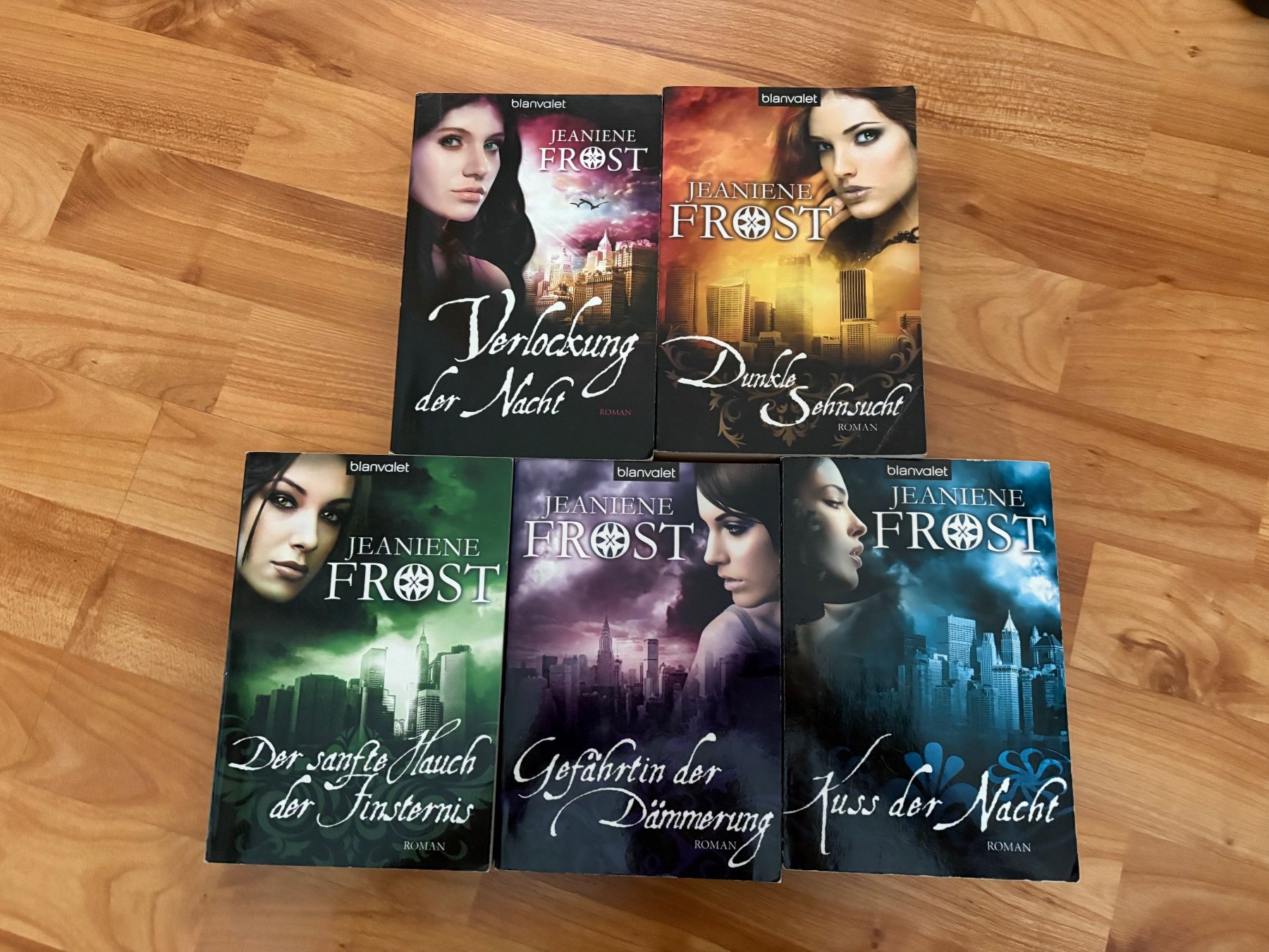 Libri: Night Huntress – Usato da valbella venduto da Rinchen64