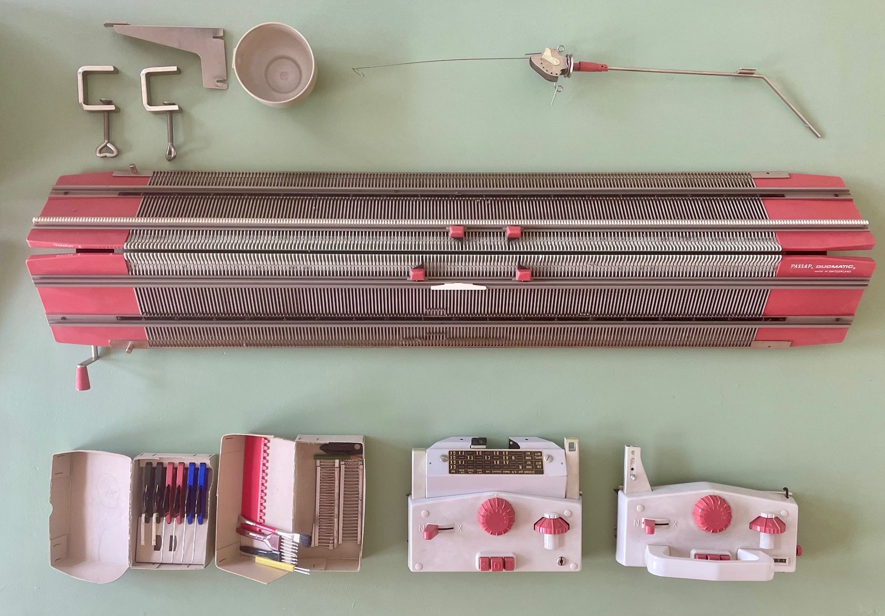 Tutte le macchine: Passap Duomatic Strickmaschine mit Zubehör – Usato da Grellingen venduto da dinge