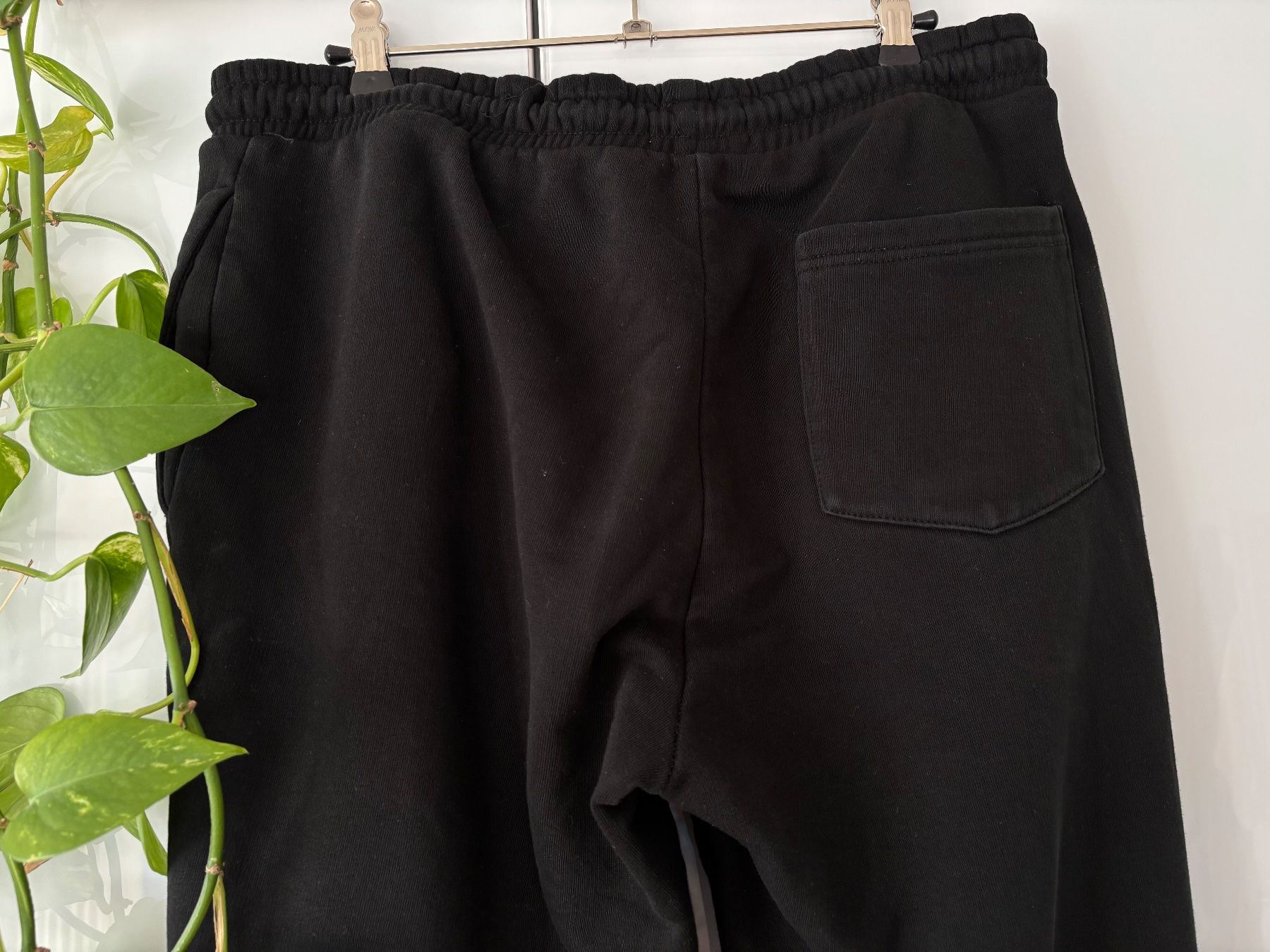 C&A Pantaloni: C&A schwarze Trainerhose Gr. M – Usato da Zürich venduto da missmodernage 3